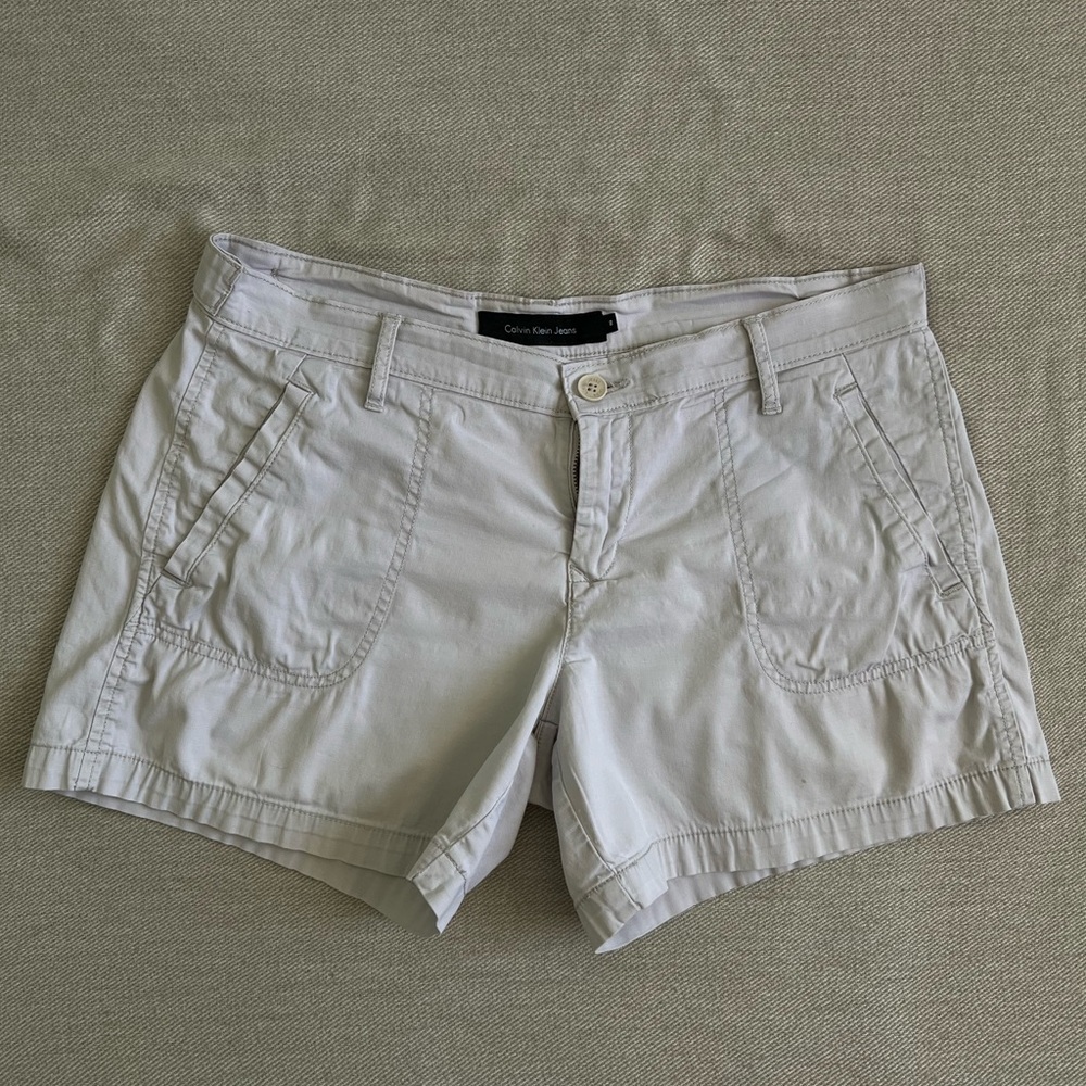 🌿 5/$15 Calvin Klein Jeans Women's Light Gray Shorts